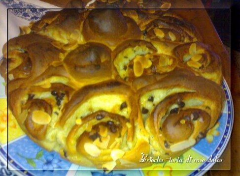 Brioche-torta di rose dolce