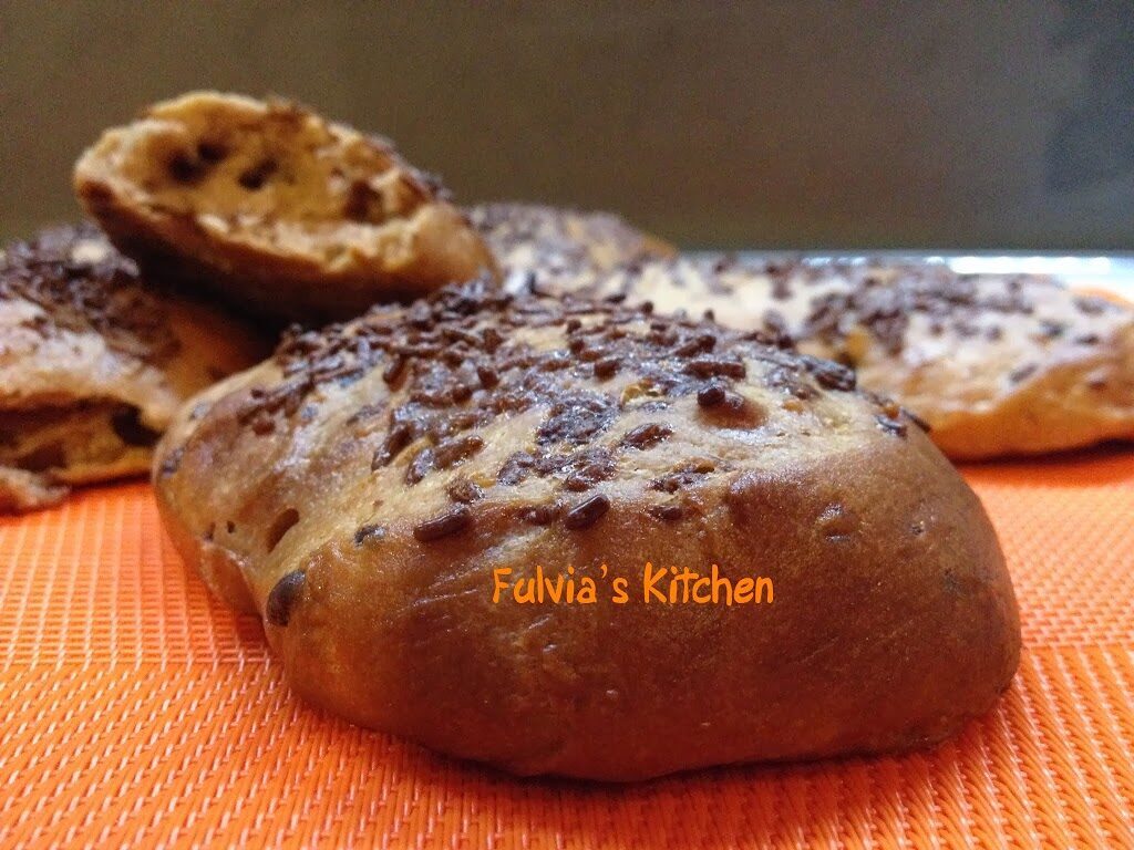 Brioches al cioccolato e nocciole