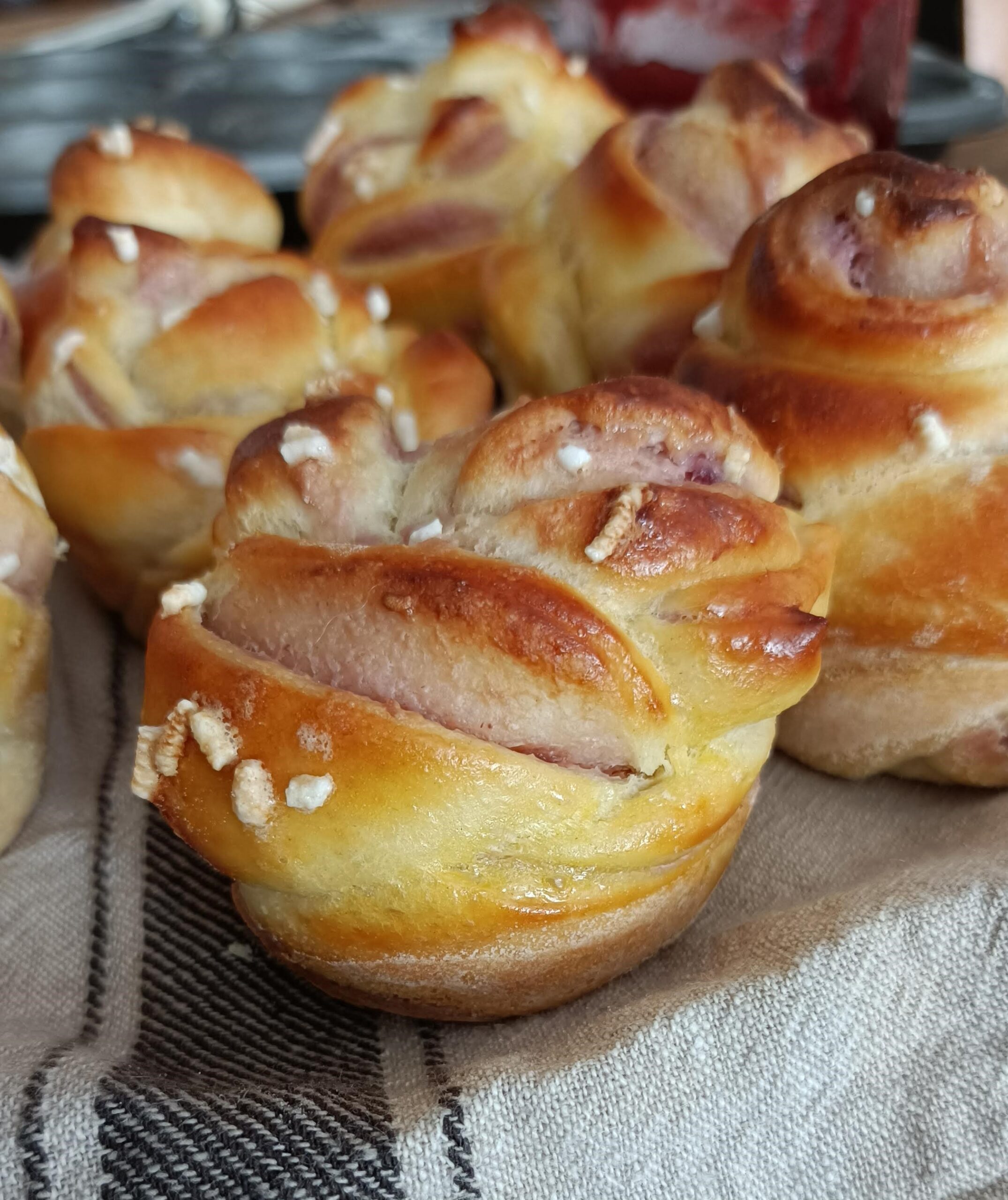 Brioches con crema al lampone