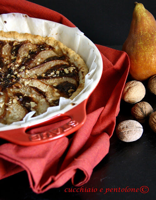Briseè al vino con gorgonzola e mascarpone, pere, noci e un filo di dolce