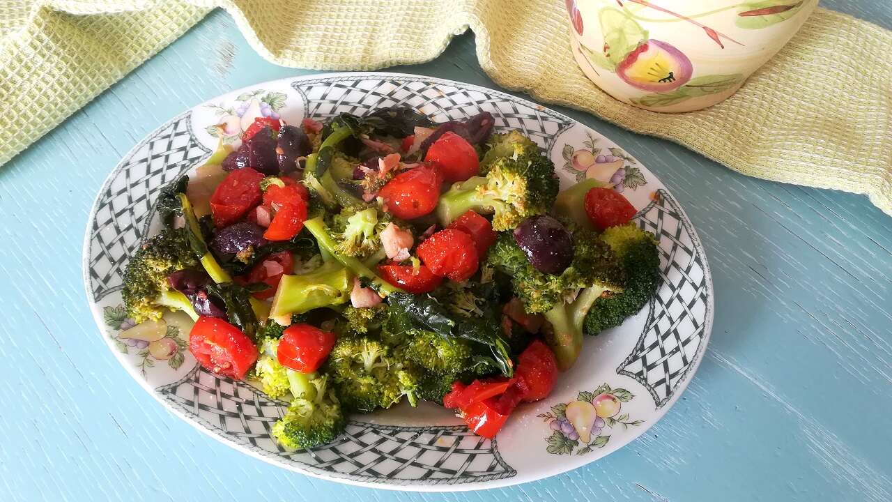 Broccoli con olive e pomodorini bimby: al varoma