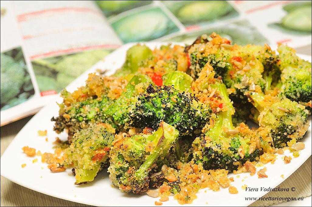 Broccoli gratinati croccanti e piccanti al forno