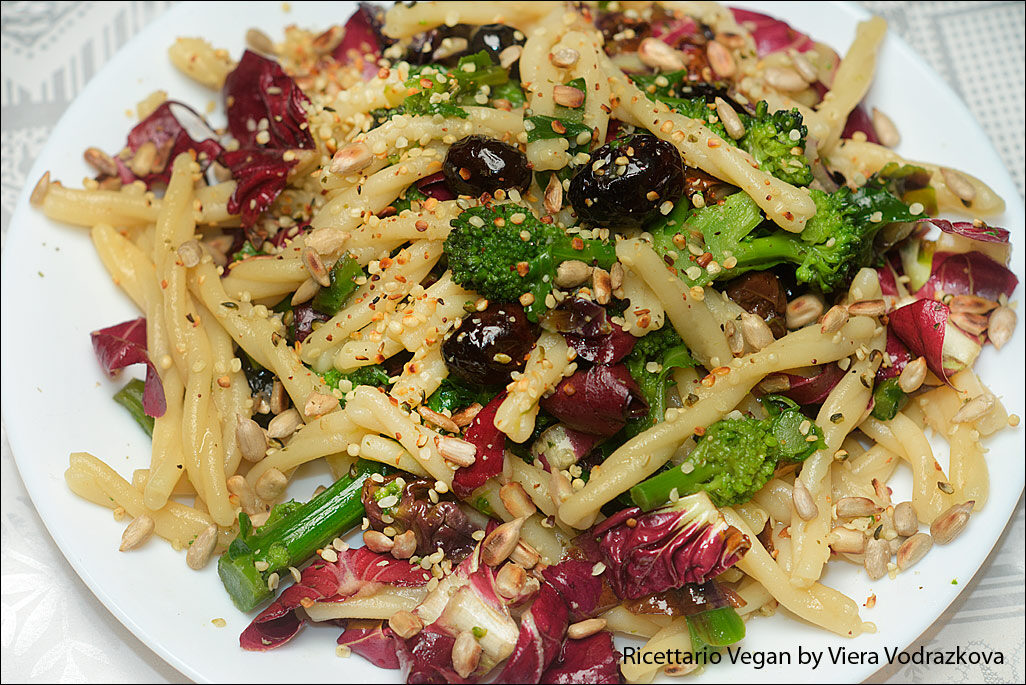 Broccolo viola con radicchio rosso e trofie
