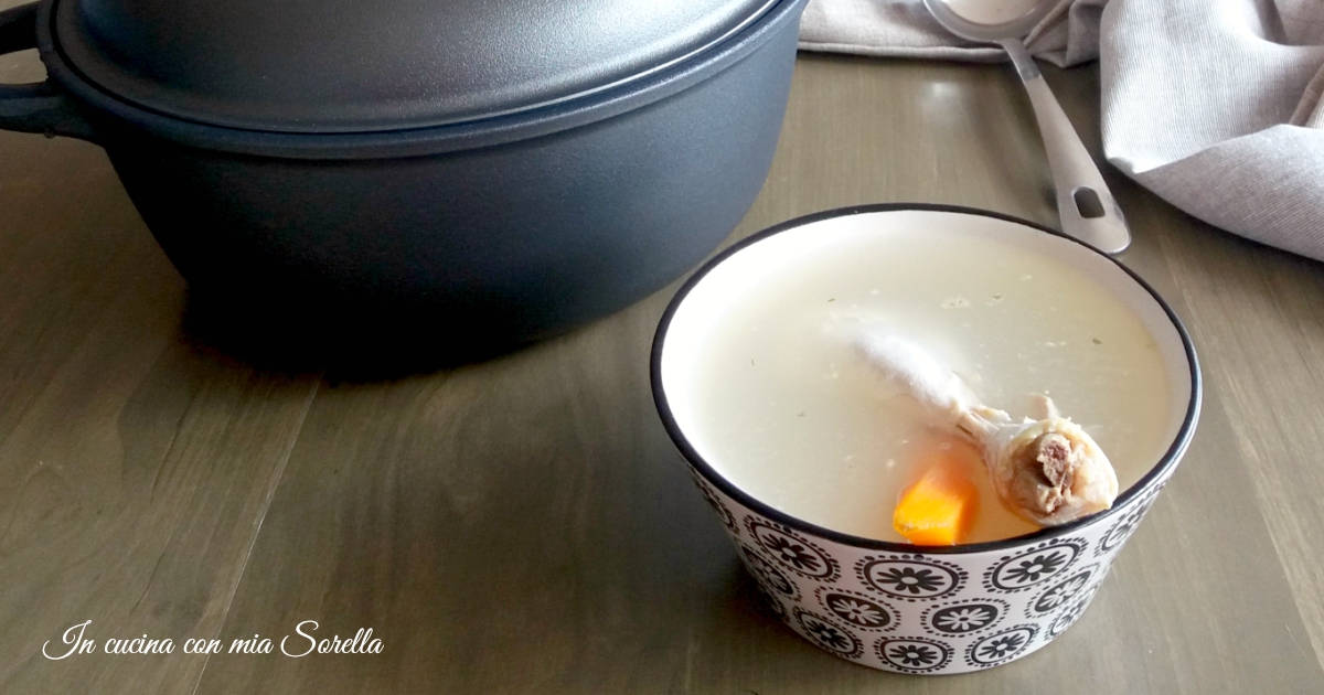 Brodo di pollo leggero – ricetta base