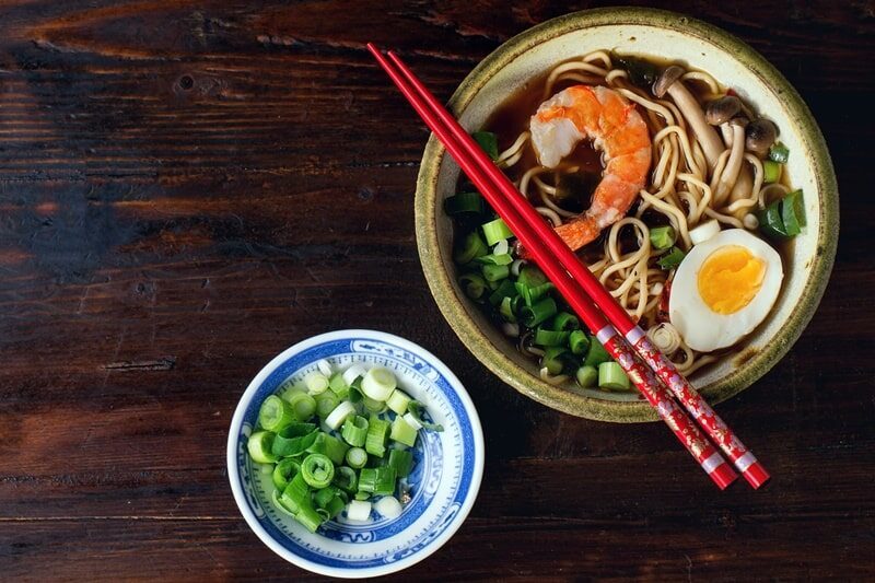 Brodo orientale: ricetta veloce e molto facile per ramen e soba