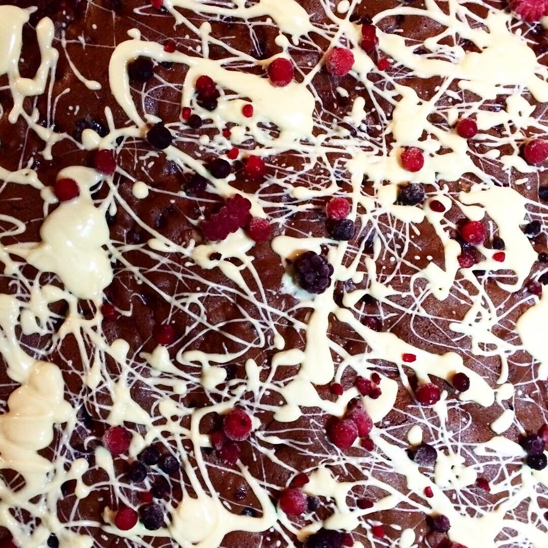 BROWNIES AI FRUTTI DI BOSCO E CIOCCOLATO BIANCO