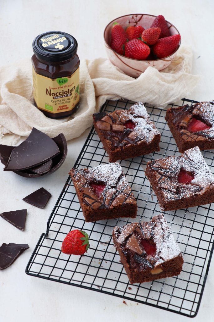 Brownies al cioccolato e fragole