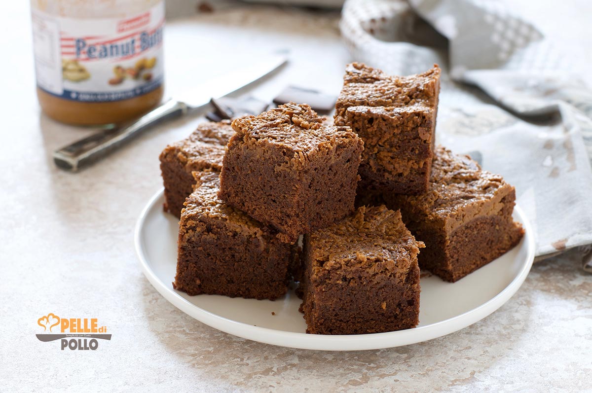 Brownies al cioccolato variegati al burro di arachidi