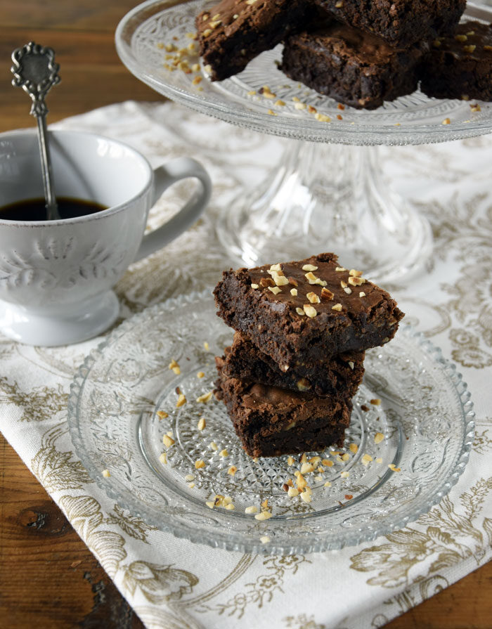 Brownies doppio cioccolato e granella di nocciole…sono qui!