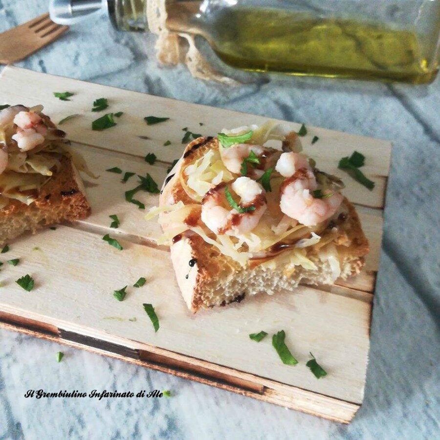 Bruschetta con crauto bianco e gamberetti