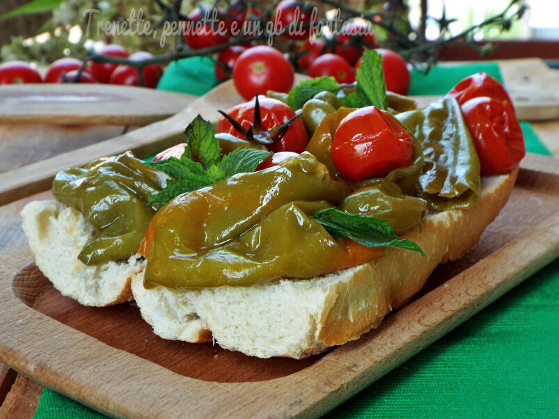 Bruschetta con friggitelli e pomodorini alla menta
