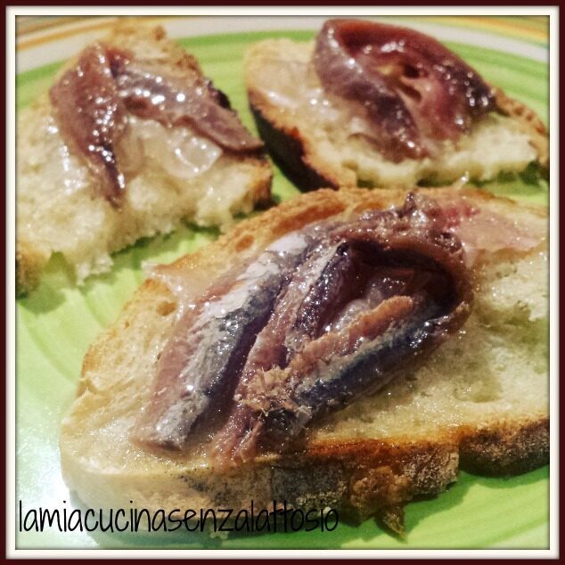 Bruschette acciughe e lardo