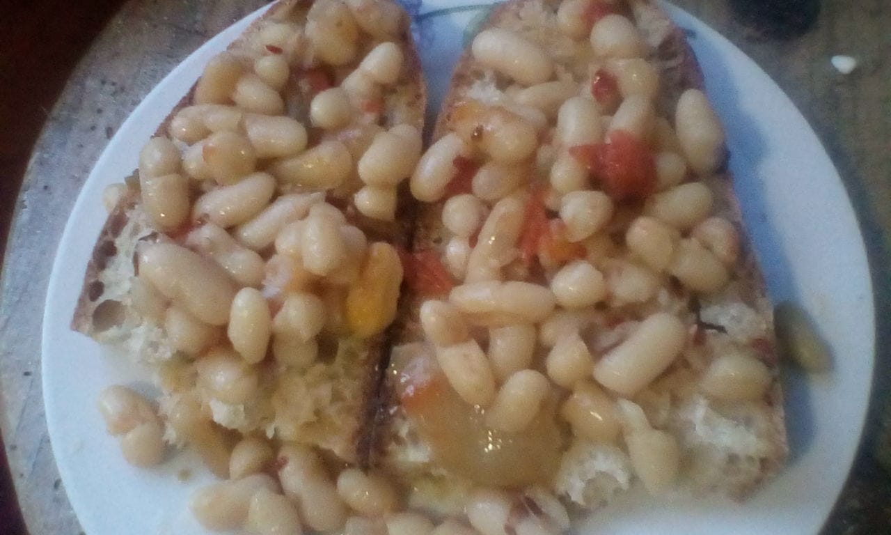Bruschette ai fagioli freschi
