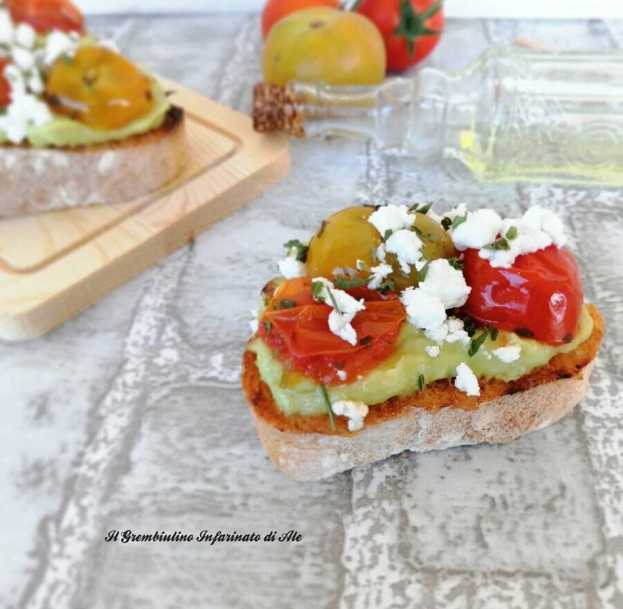 Bruschette con avocado pomodorini e feta greca
