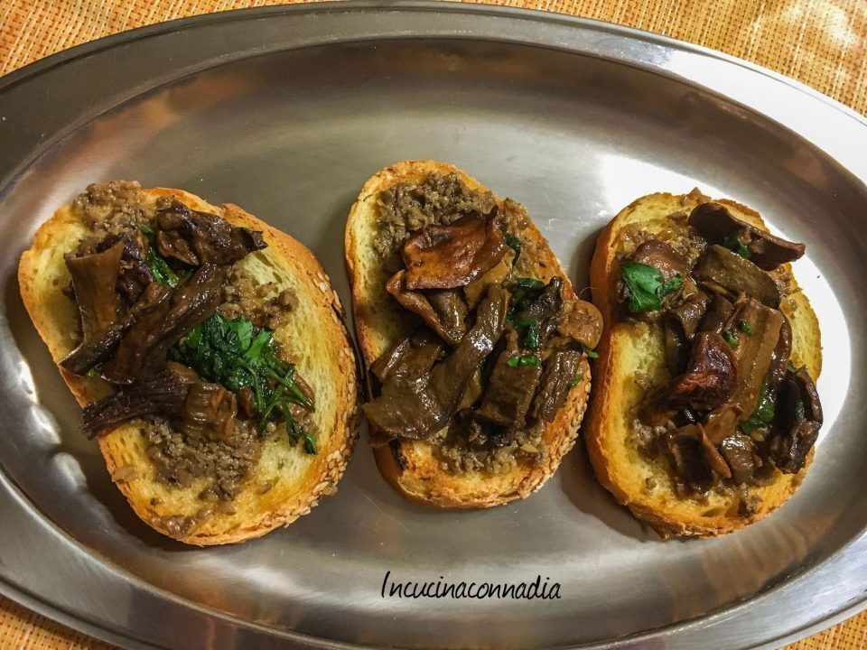Bruschette con crema di tartufo e funghi porcini un attimo piatto