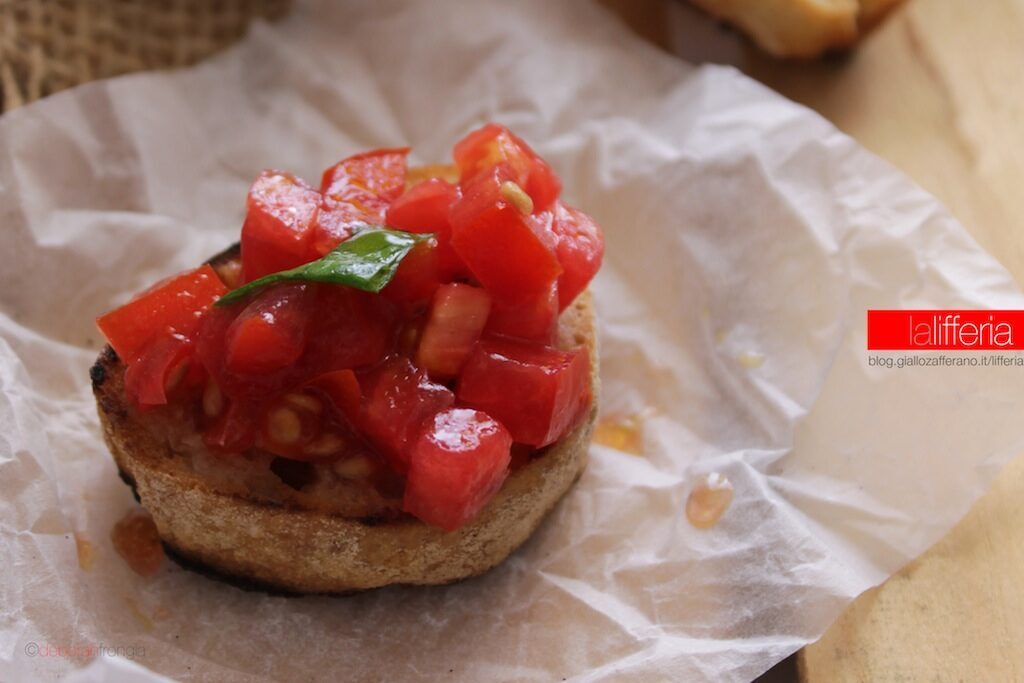 Bruschette con pomodoro e basilico