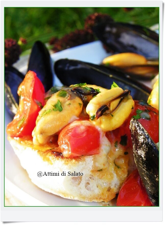 Bruschette cozze pecorino e datterini