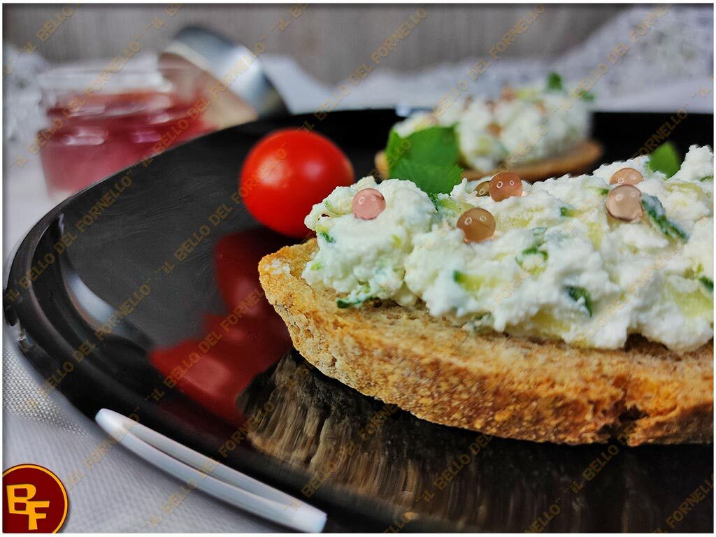 Bruschette di zucchine ricotta e perle di aceto