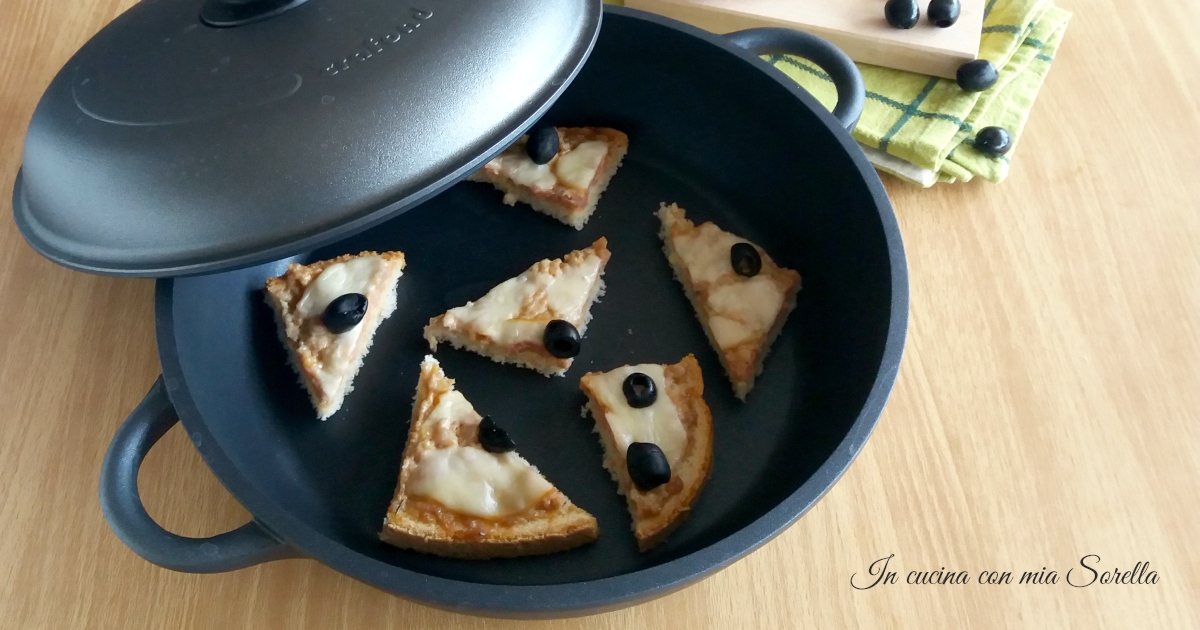 Bruschette salsiccia e olive in padella