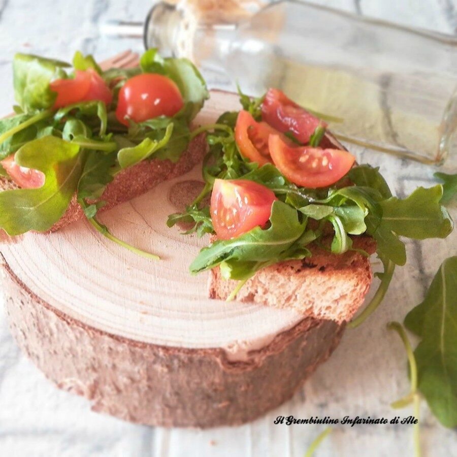Bruschettine rucola e pomodorini