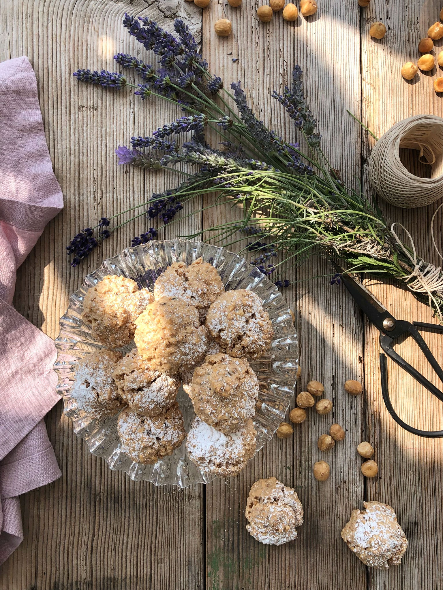 Brutti ma buoni: i biscotti di meringa e nocciole tipici piemontesi