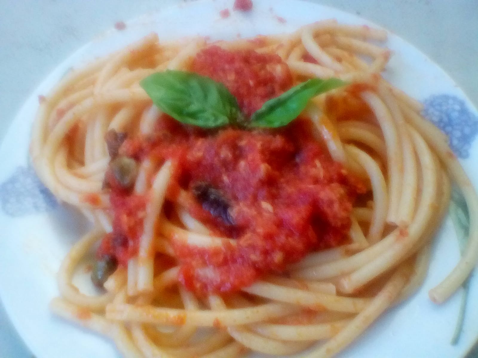 Bucatini al ragù di tonno