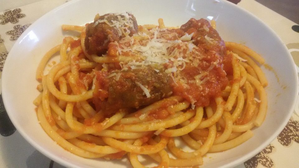 Bucatini al sugo di salsiccia secca