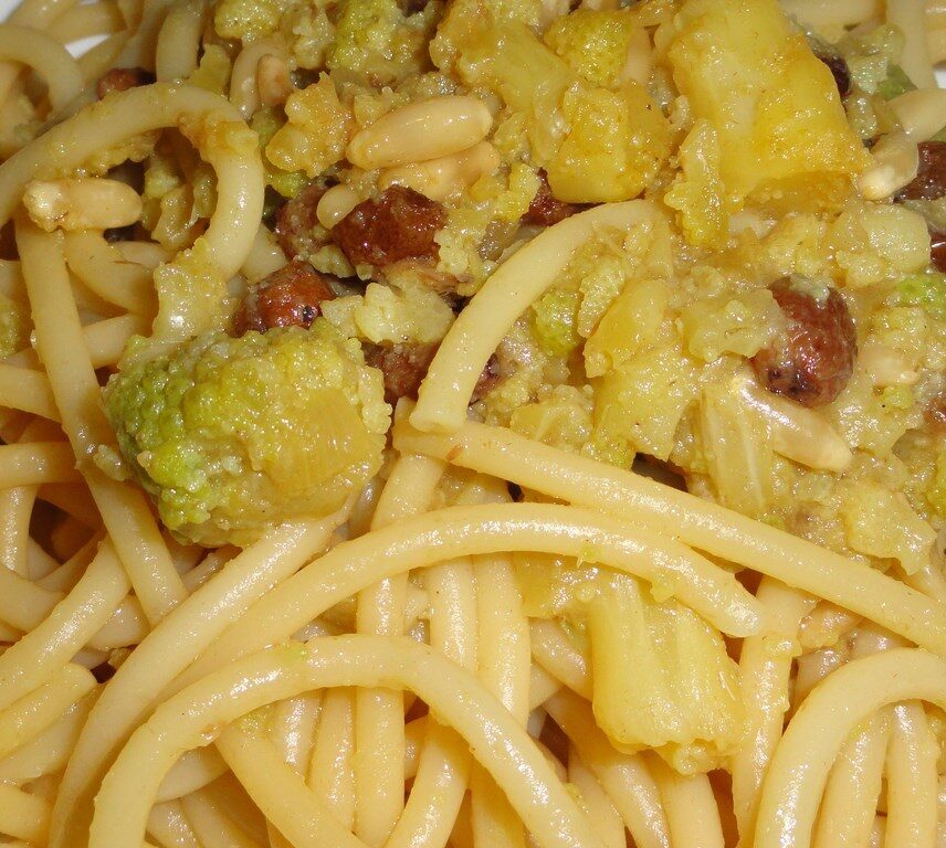 Bucatini con broccolo alla siciliana