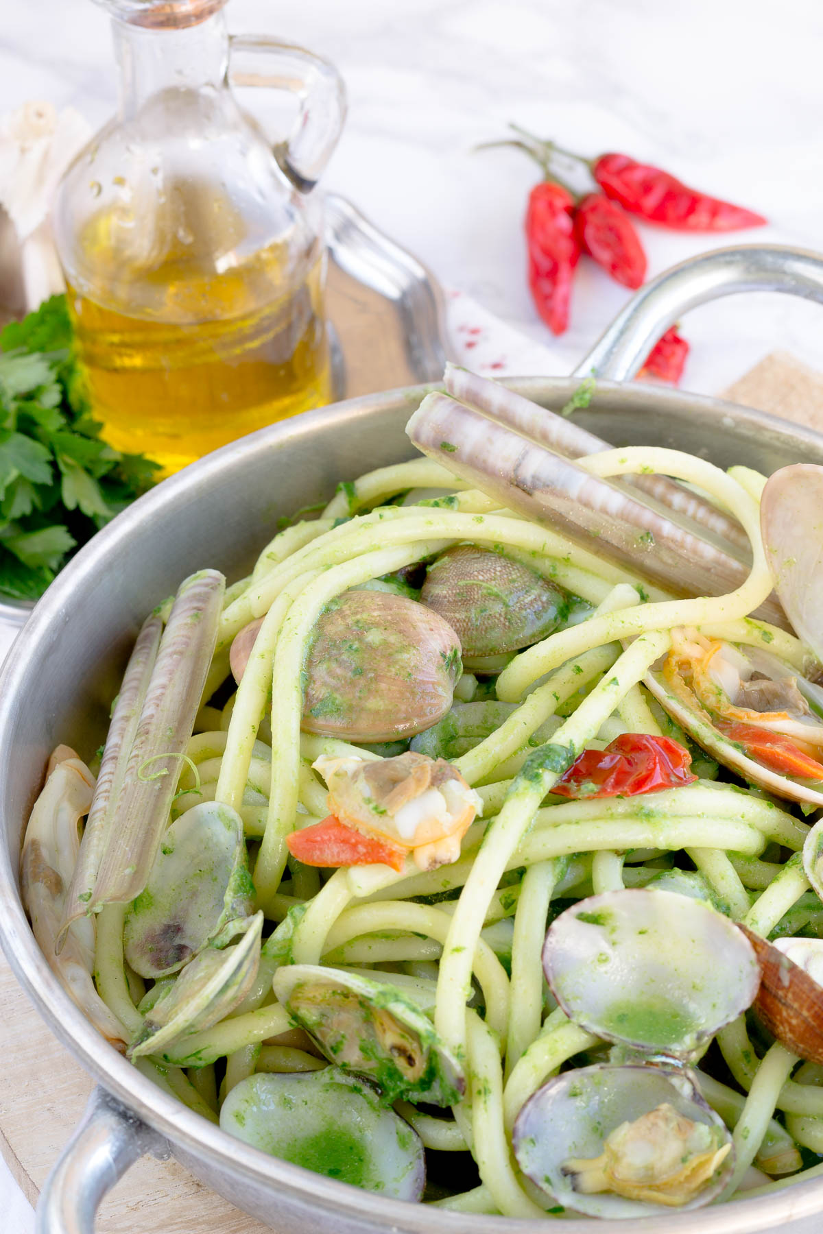 Bucatini con frutti di mare ed emulsione di prezzemolo