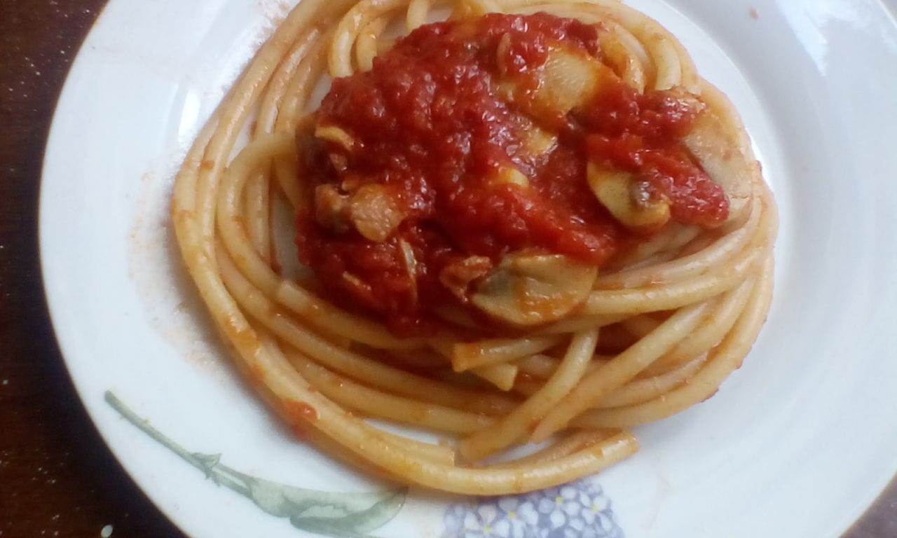 Bucatini con funghi e pancetta