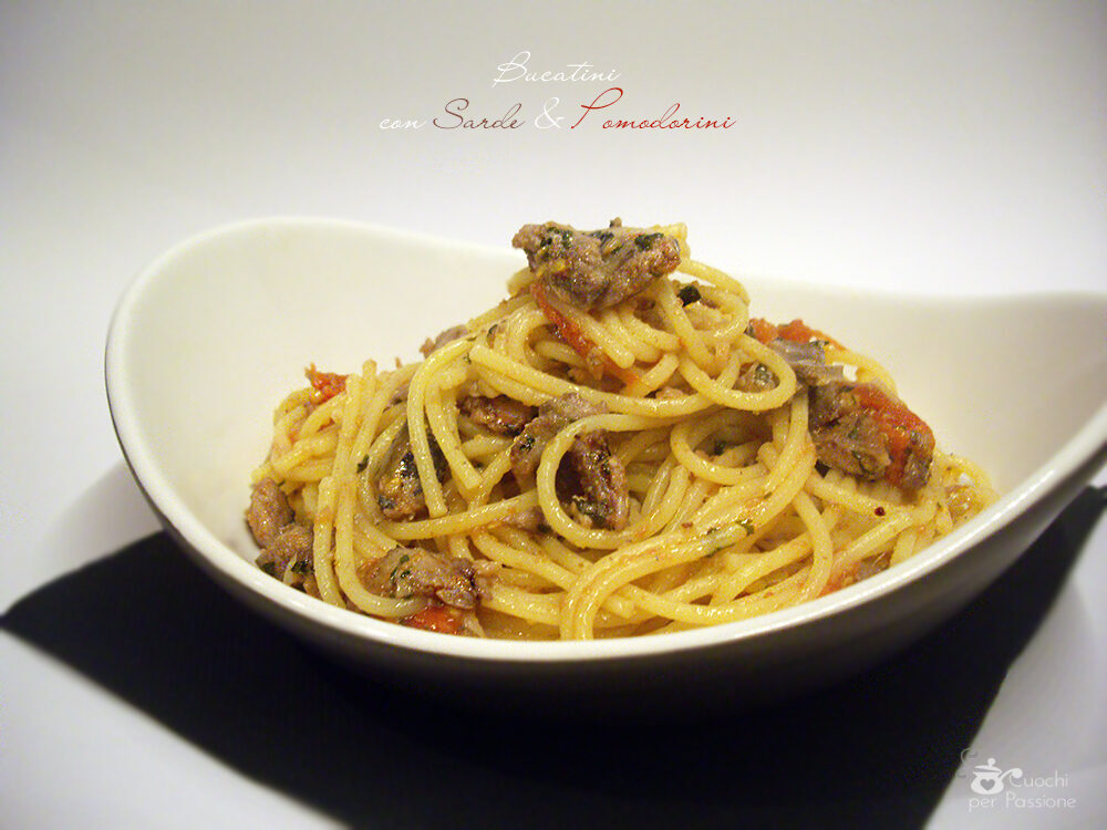 Bucatini con sarde e pomodorini