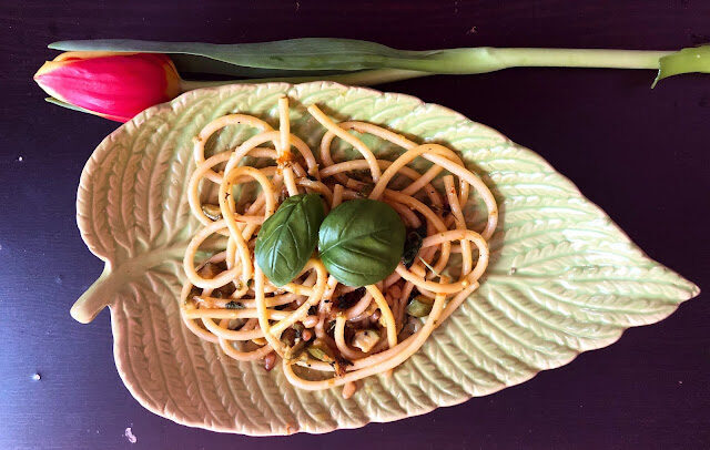 Bucatini con zucchine e fiori di zucca – flower power