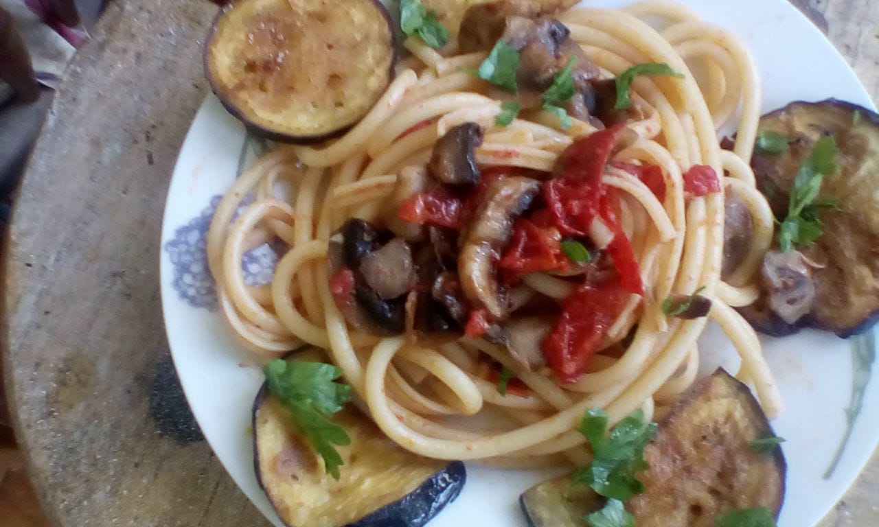 Bucatini funghi e melanzane