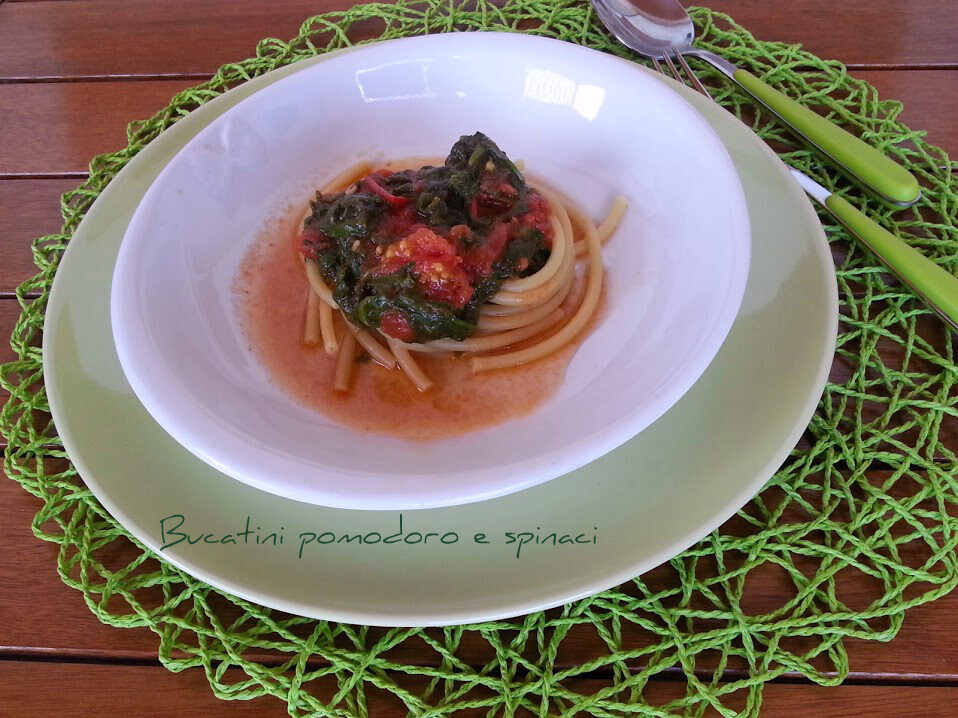 Bucatini pomodoro, spinaci