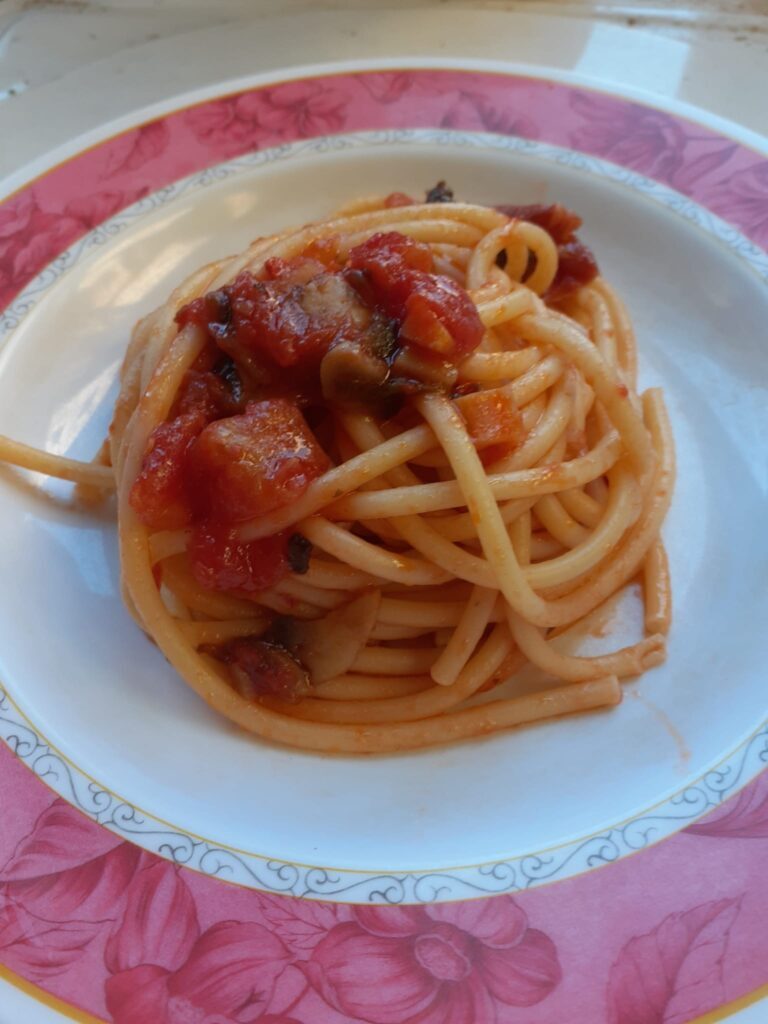 Bucatini speck e funghi