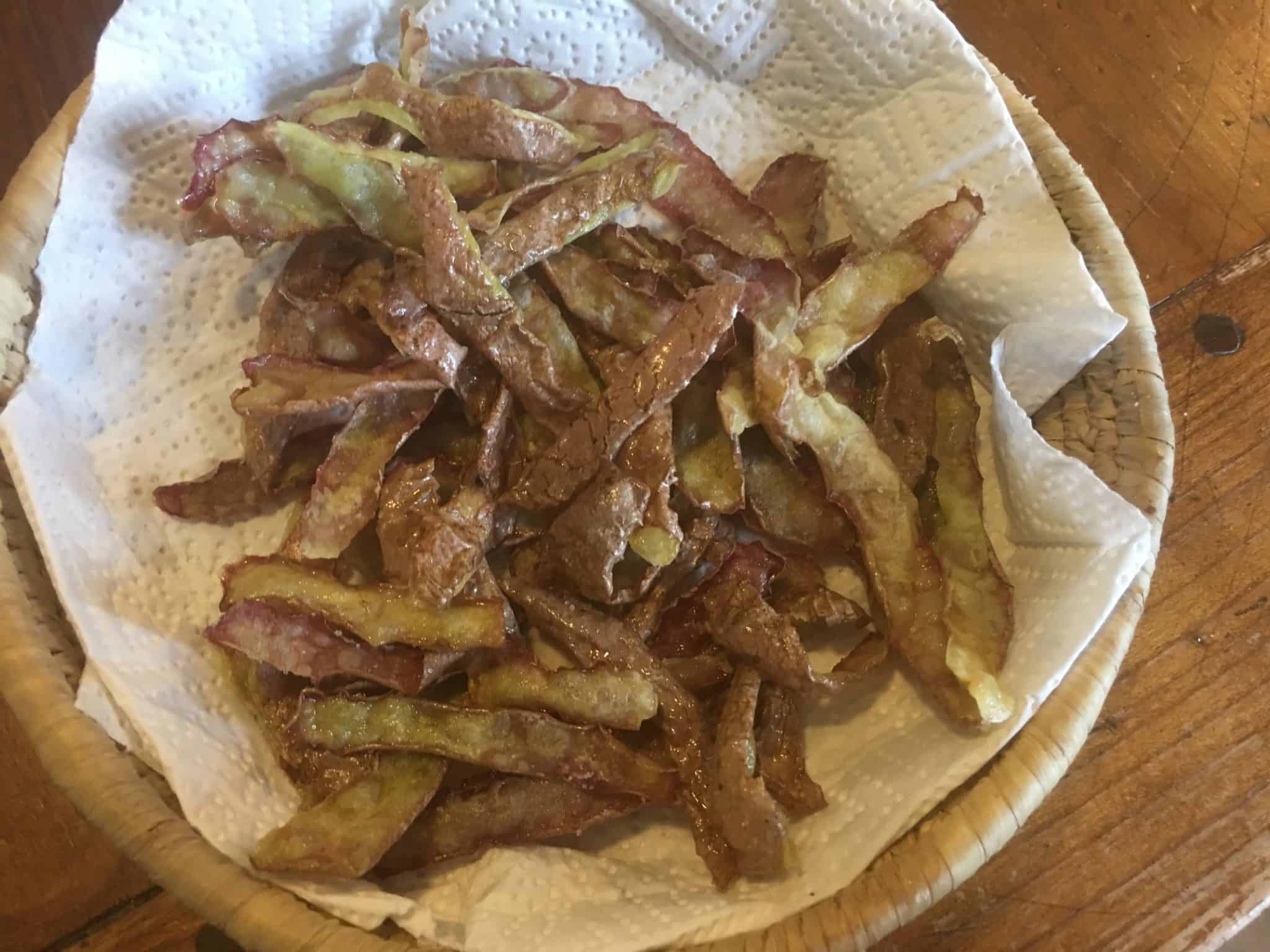 Bucce di patate fritte: buone da morire e economiche che più non si può