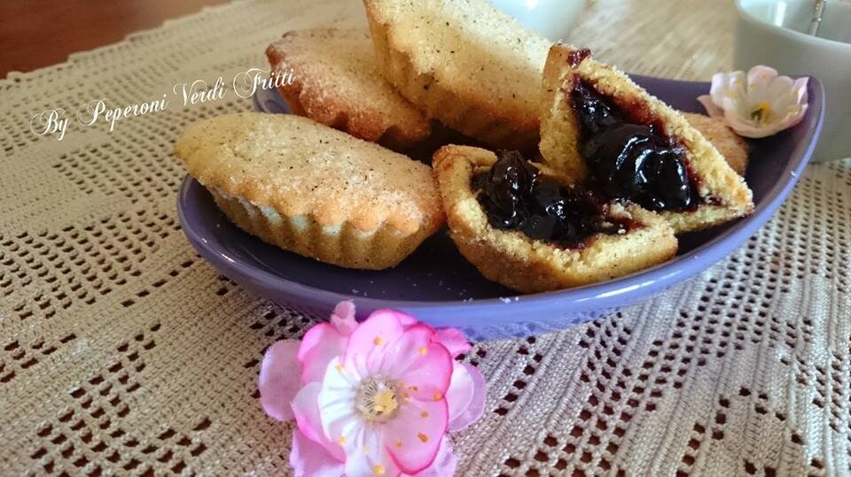 Buccunotti calabresi con marmellata di uva fragola