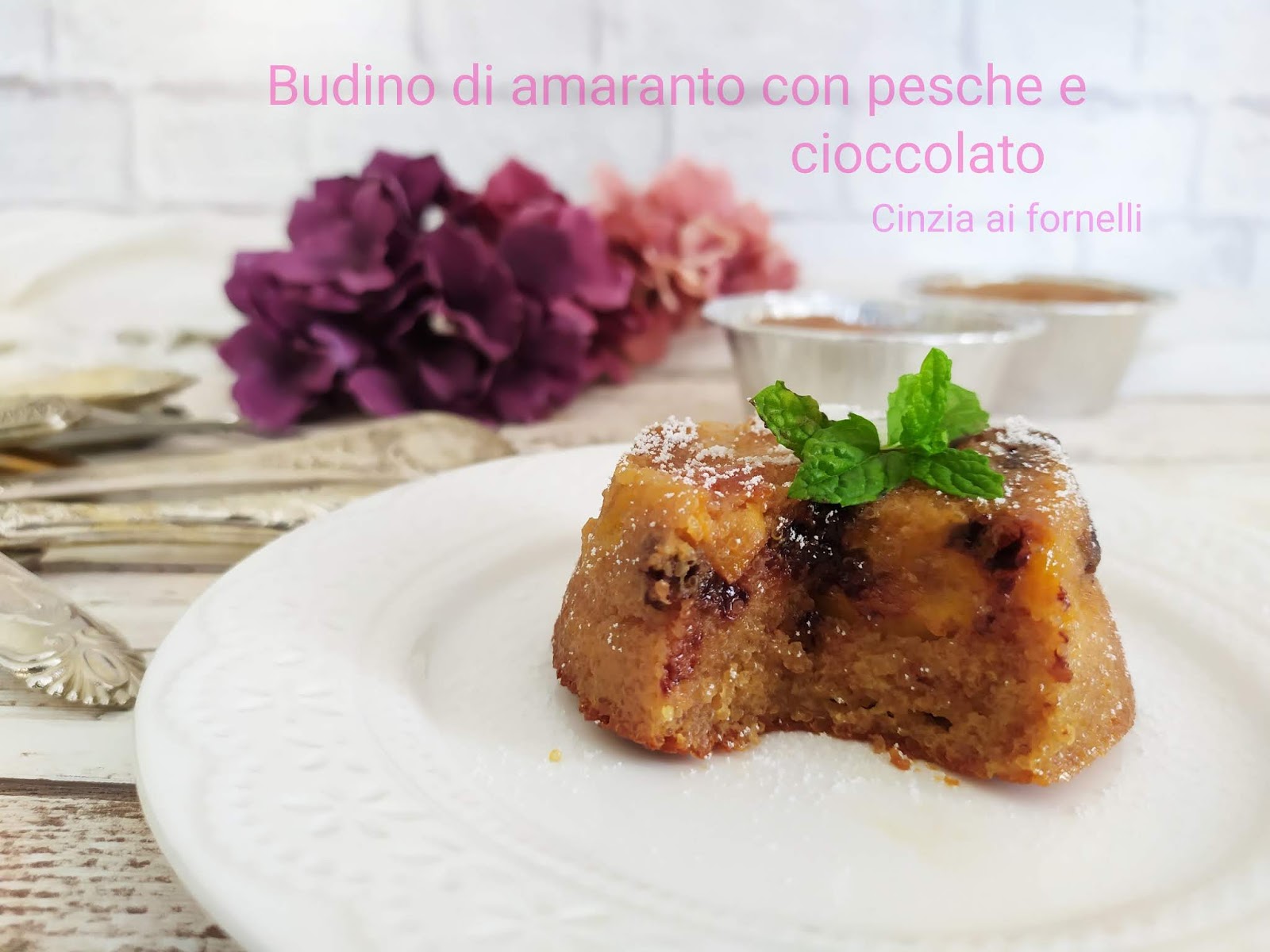Budino di amaranto con pesche e gocce di cioccolato