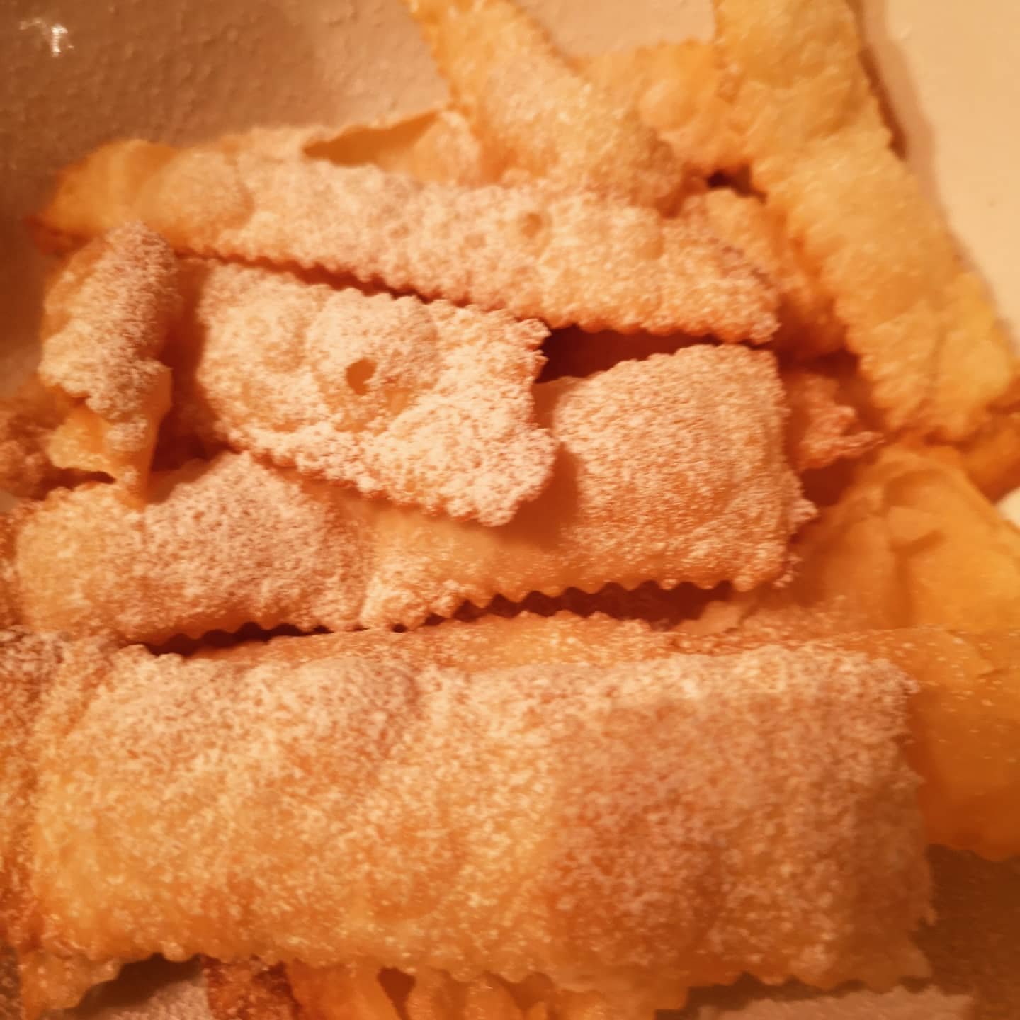 Bugie o chiacchiere di carnevale alla panna