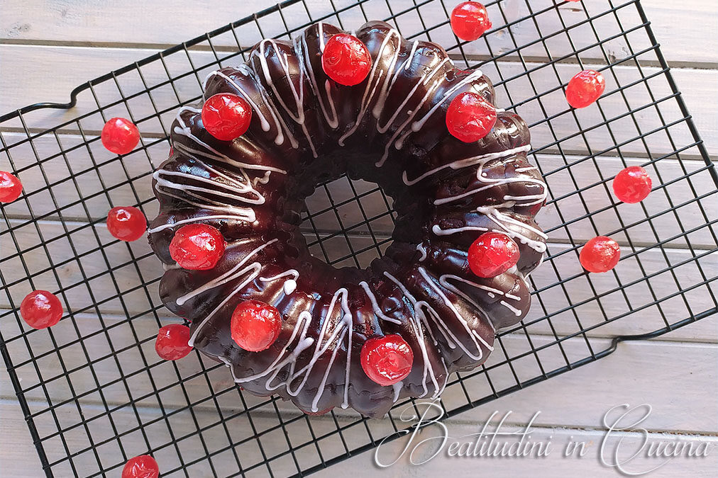 Bundt cake al cacao con glassa al cioccolato fondente