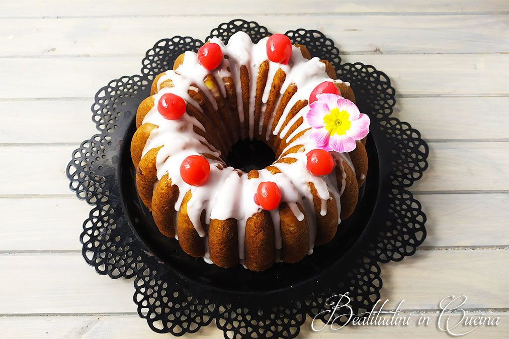 Bundt cake alla panna e ciliegie