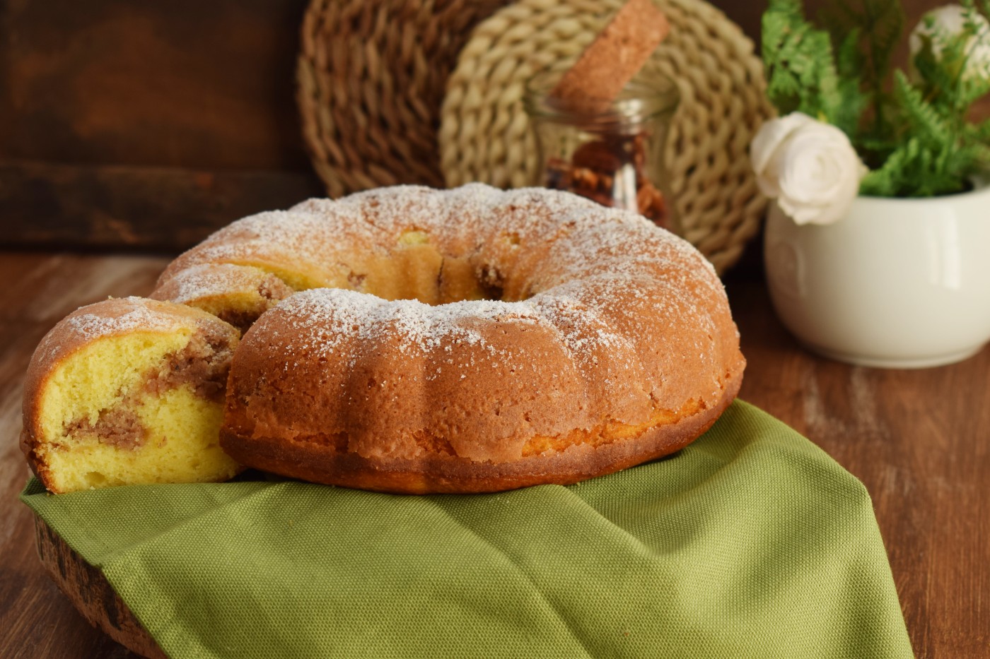 Bundt cake con streusel di noci pecan e cannella