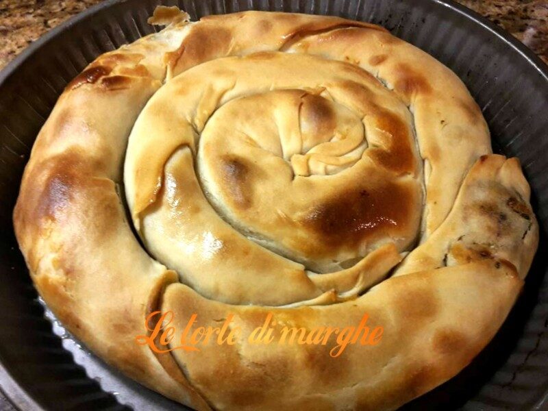 Burek con carne piatto dei balcani