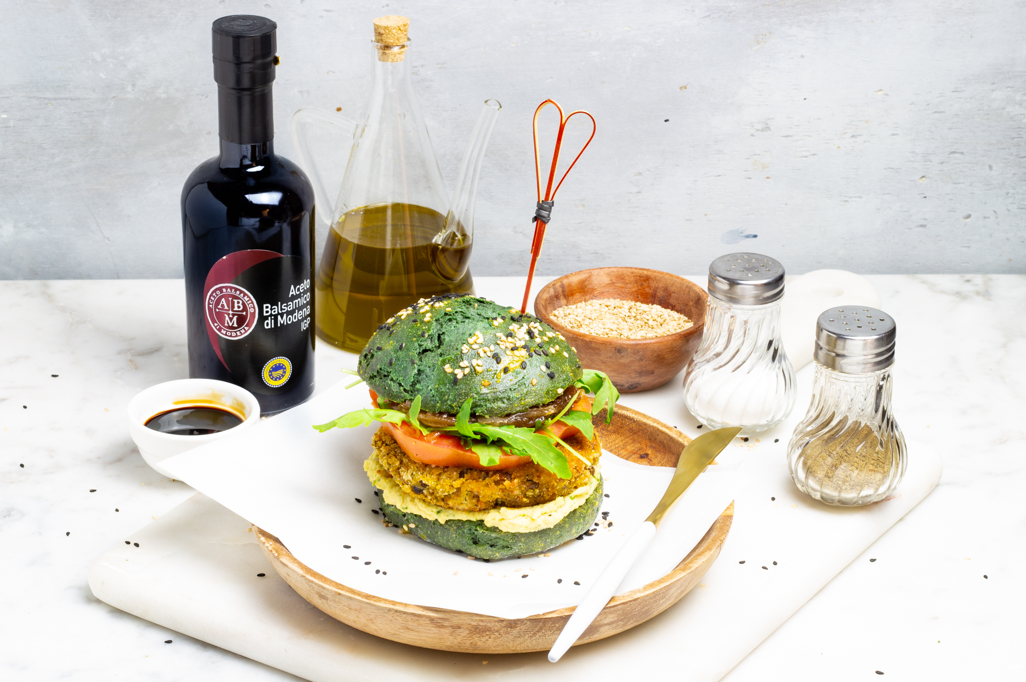 Burger di lenticchie con pane alla spirulina
