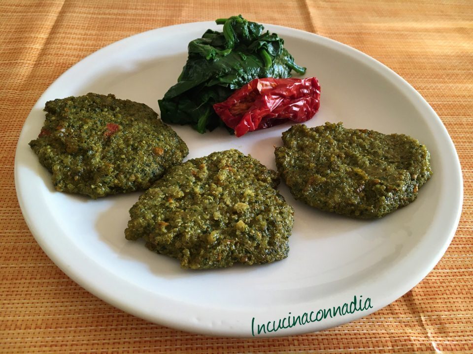 Burger di quinoa con spinaci e spezie