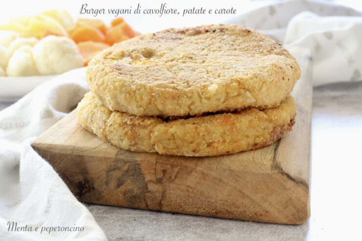 Burger vegani di cavolfiore, patate e carote