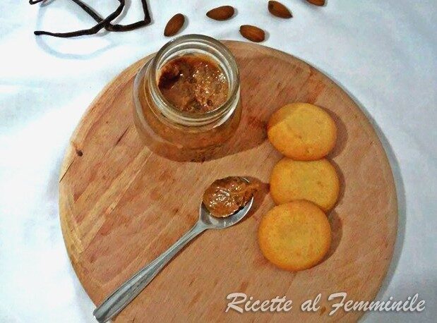 Burro di mandorle fatto in casa