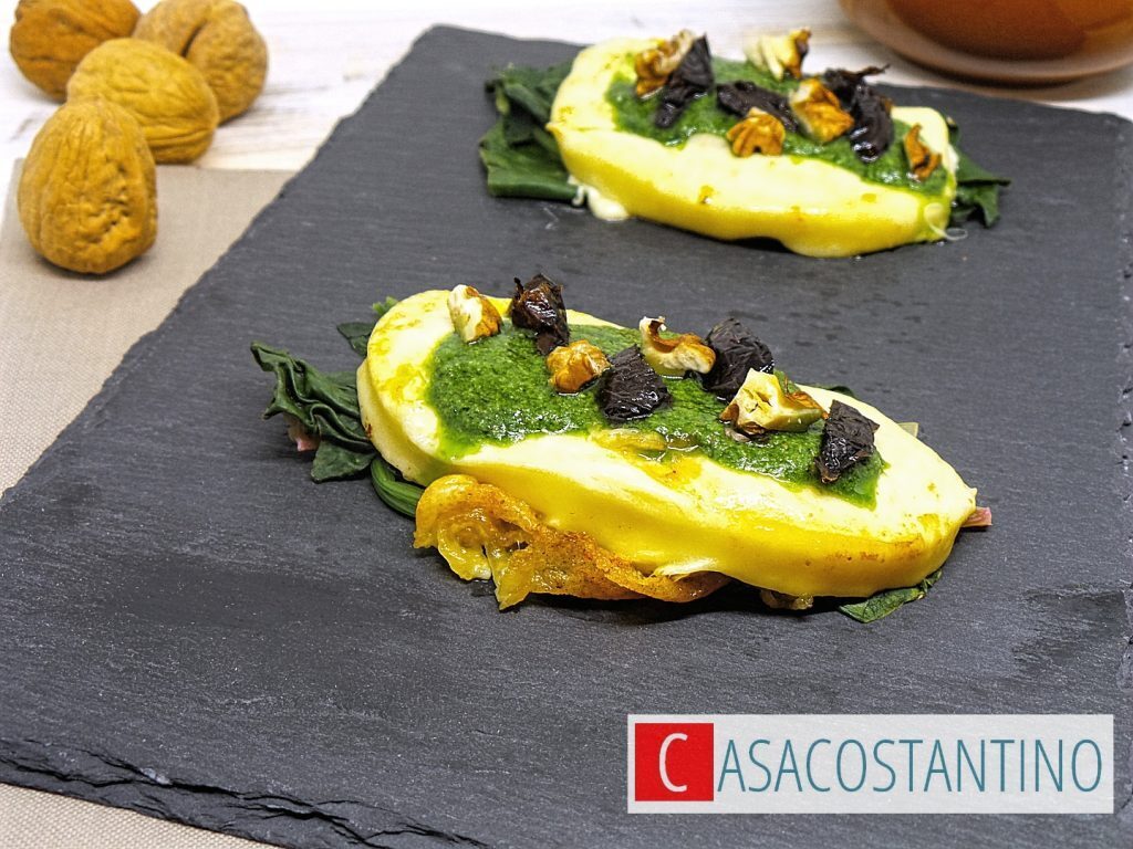 Caciotta piastrata su spinaci con pesto di rucola
