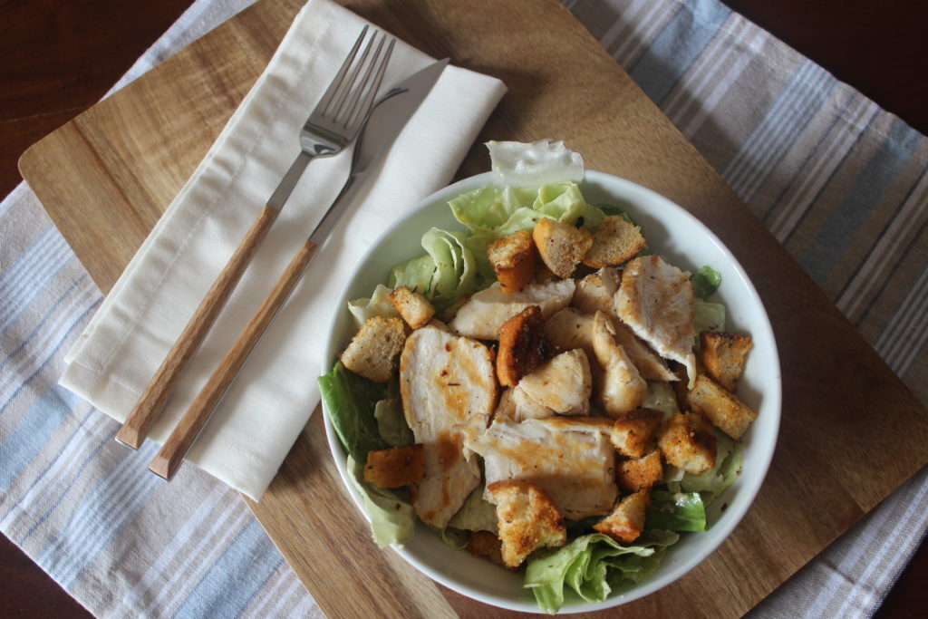 Caesar salad col pollo: l’insalata più famosa del mondo