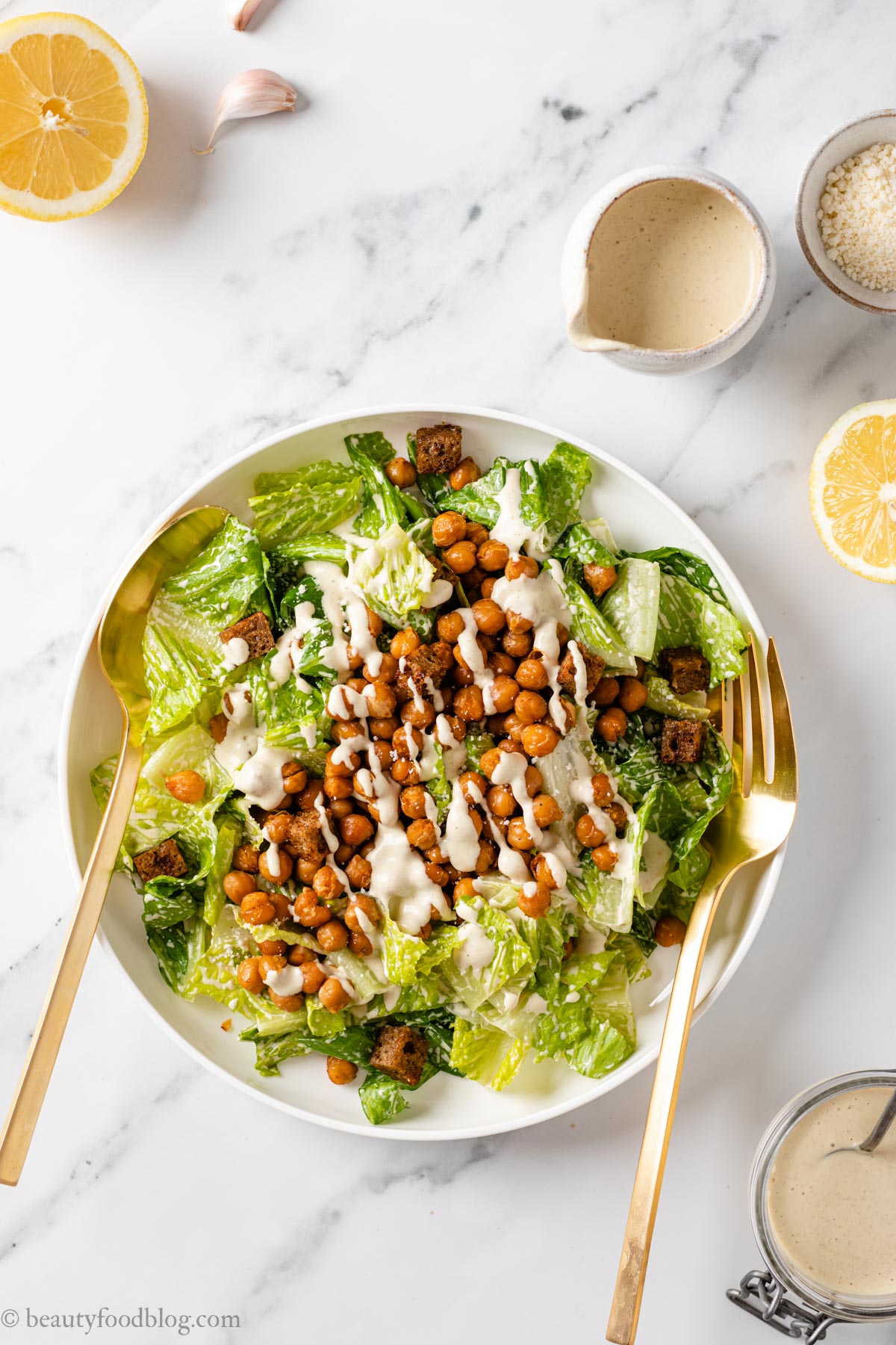Caesar salad vegana ai ceci | vegan caesar salad with chickpeas
